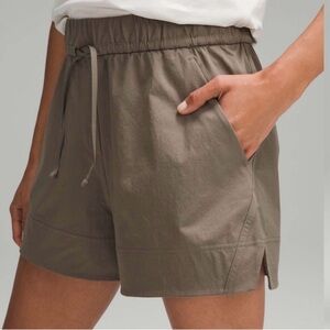 Lululemon Cinchable Waist High-Rise Woven Short 3.5", Medium NWOT